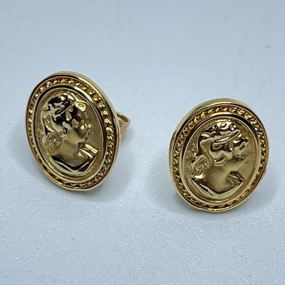 Dainty Gold Tone Cameo Stud Earrings Post Setting Victorian Vintage Look Unique - Picture 5 of 7